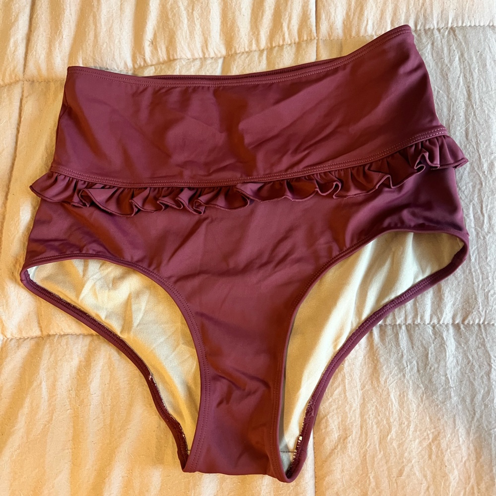 Small wine midruffle kortni jeane EUC